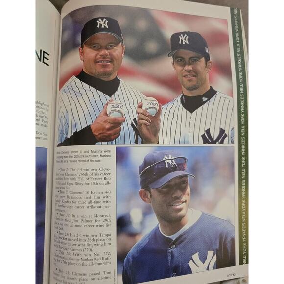 2001 WORLD SERIES PROGRAM - YANKEES DIAMONBACKS - Picture 10 of 15